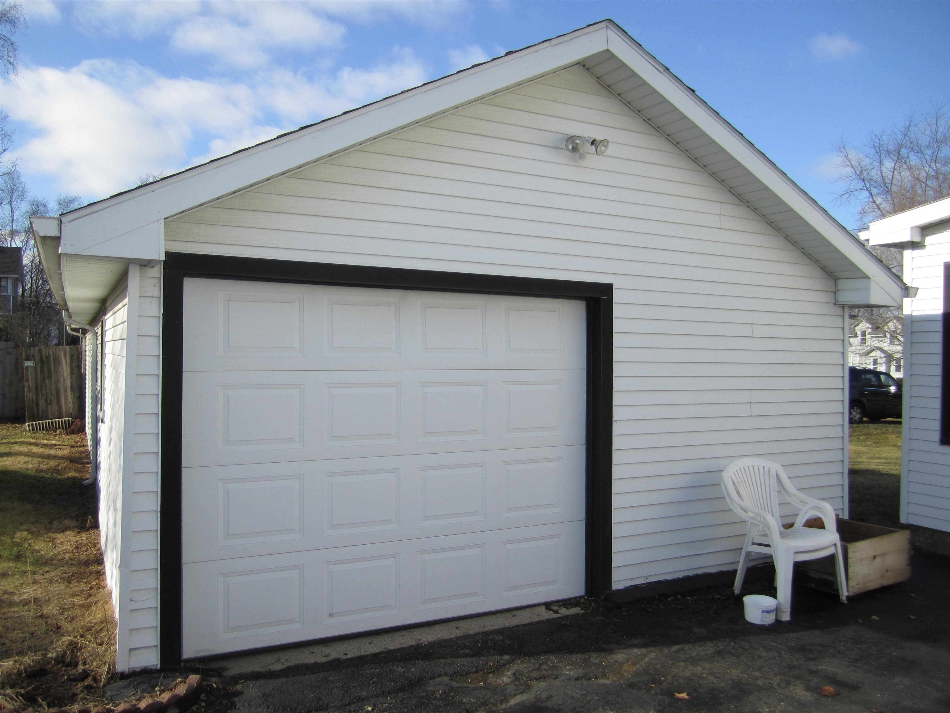 1107 South Main Street Belvidere, IL 61008 - Photo 19 of 21 a front view of house with yard