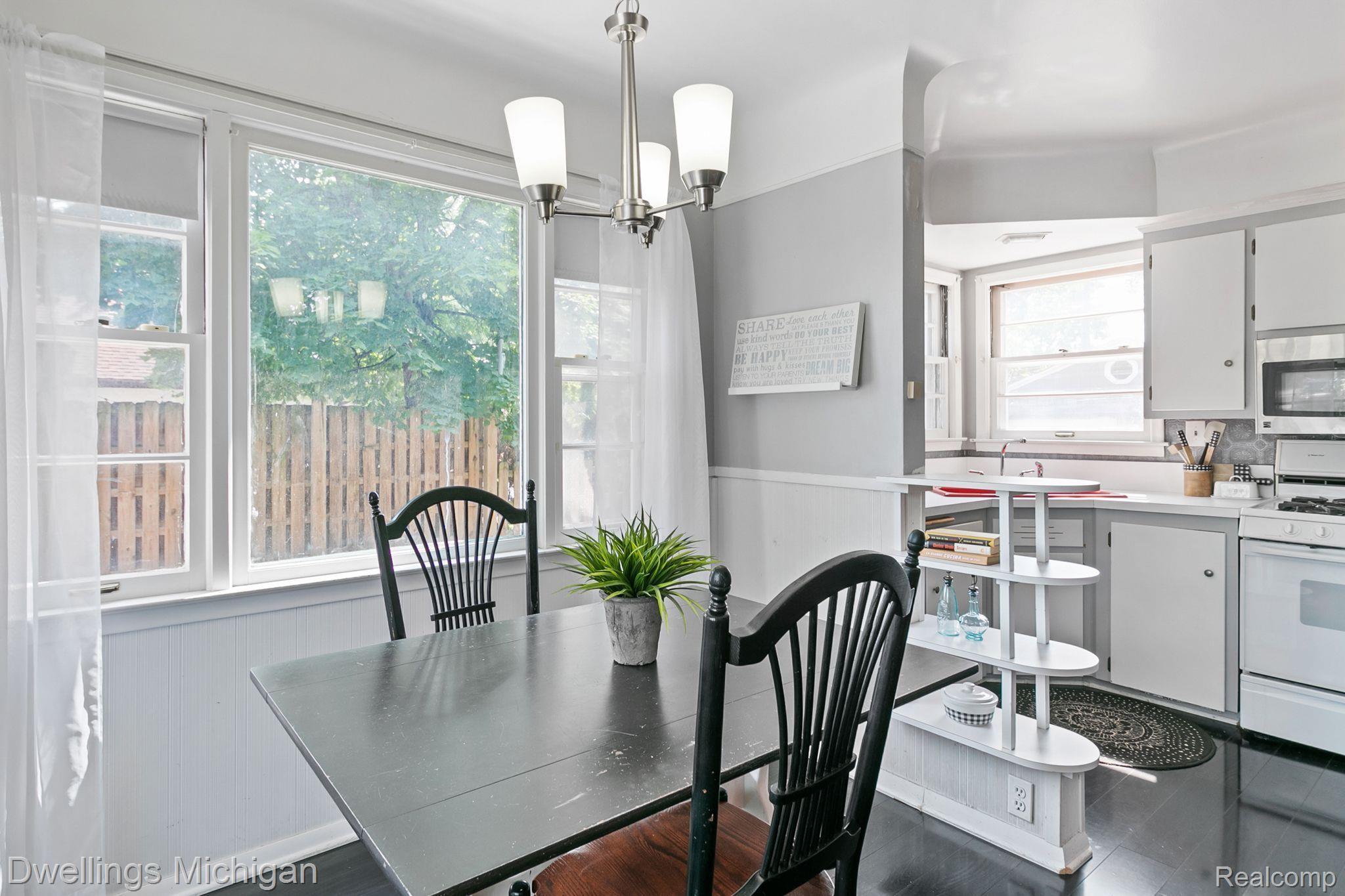 20013 Farmington Road Livonia, MI 48152 - Photo 15 of 33 Dining room