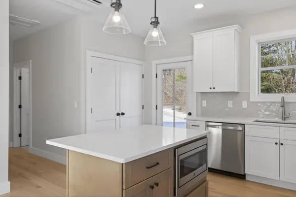 $825,000 | 144 Owls Nest Road, Portland, ME 04102