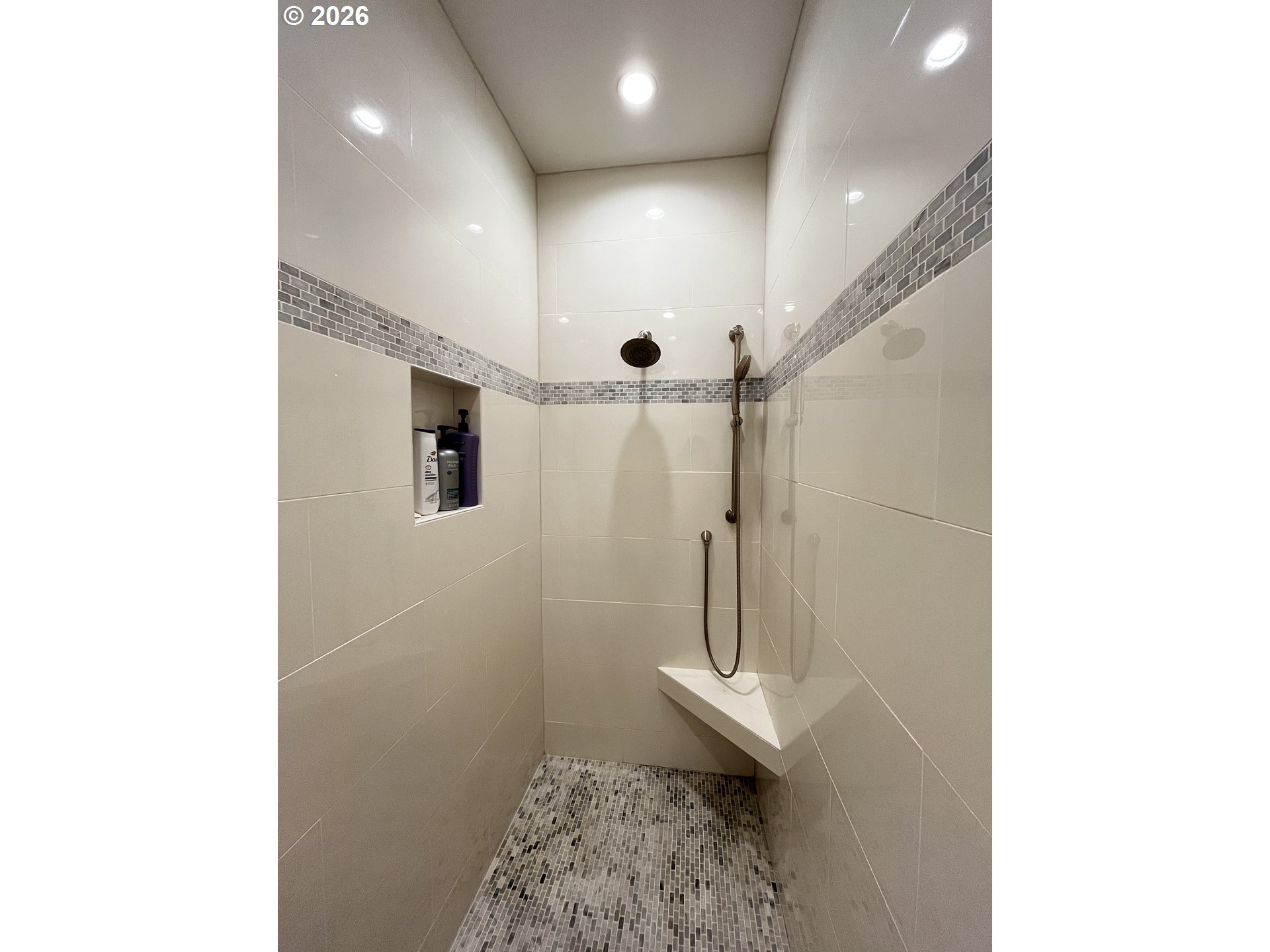 88097 Lake Point Drive Florence, OR 97439 - Photo 37 of 48 Bathroom, Attached