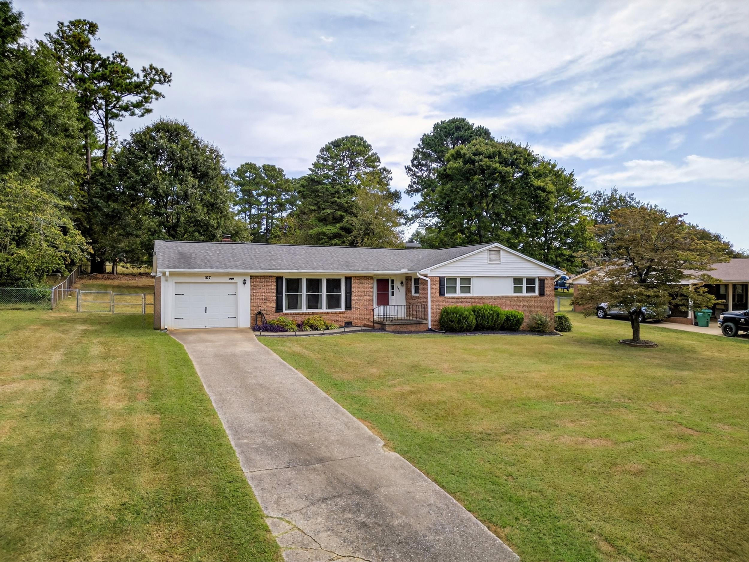 107 Trenton Road Gaffney, SC 29340 - Photo 3 of 31