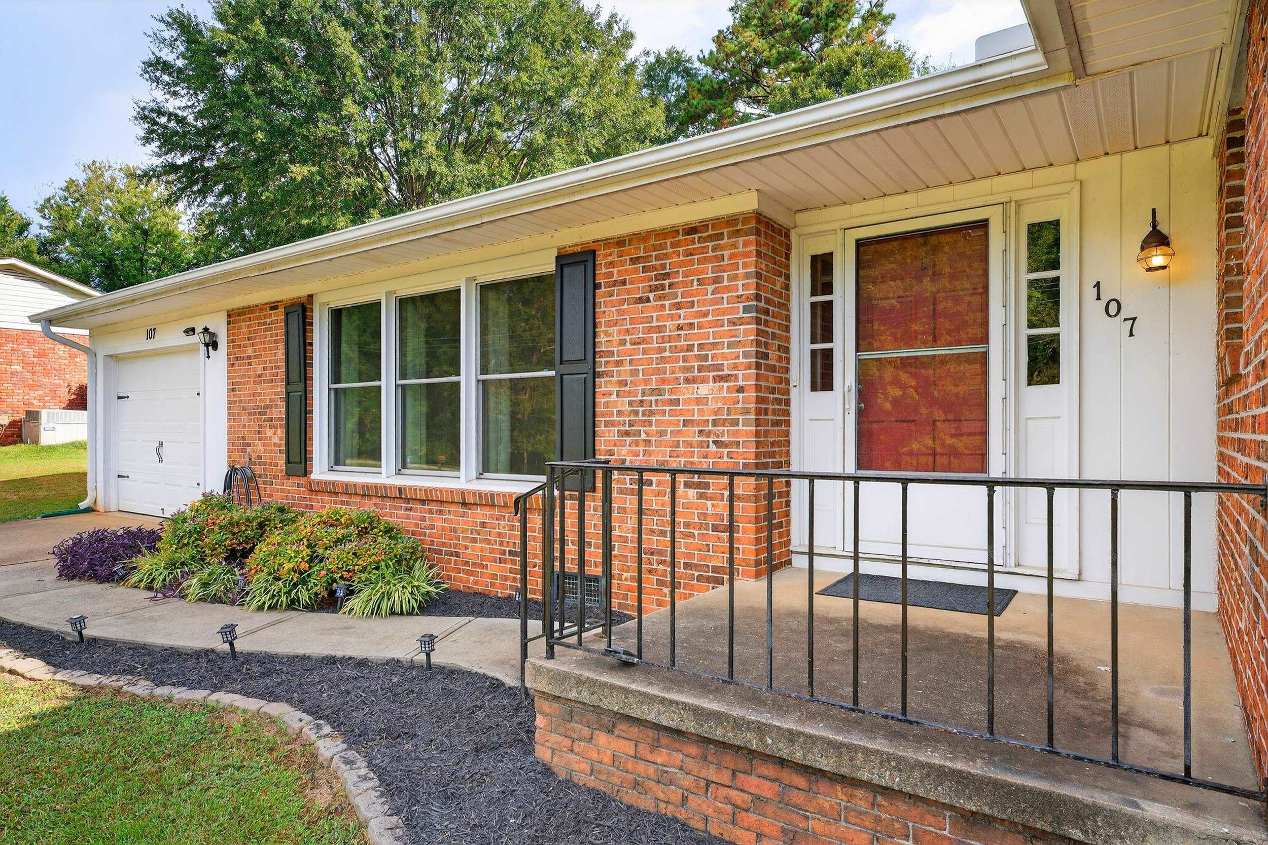 107 Trenton Road Gaffney, SC 29340 - Photo 4 of 31