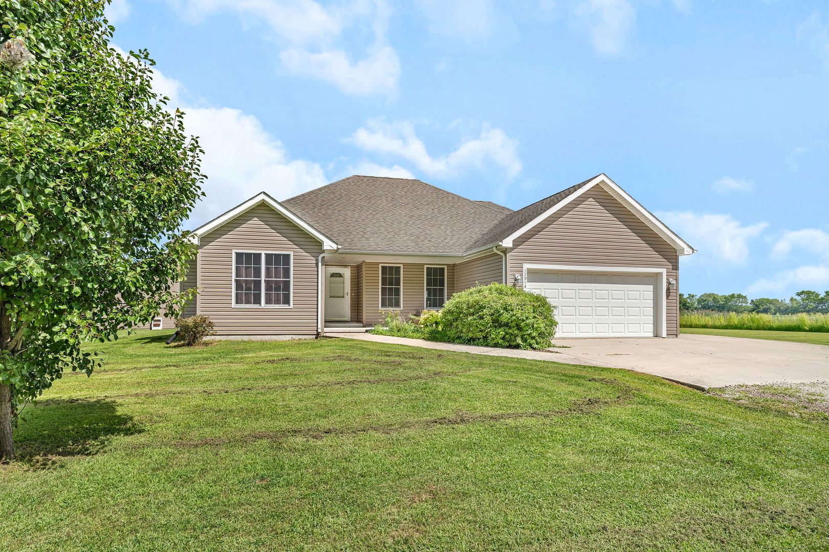 22954 McGuire Road Wilmington, IL 60481 - Photo 1 of 44