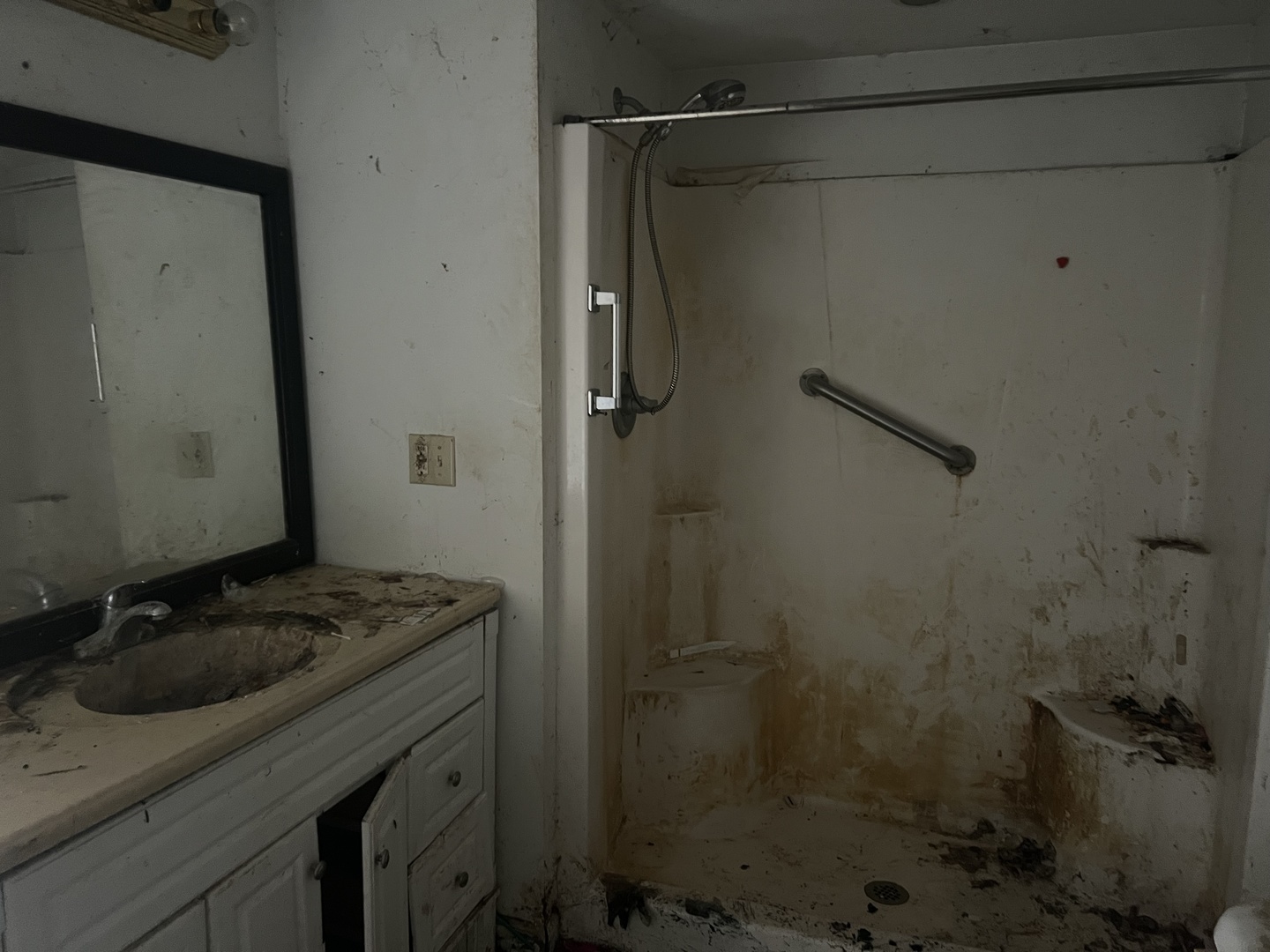 720 East Marion Street Clinton, IL 61727 - Photo 13 of 29 a bathroom with a granite countertop sink a toilet and shower