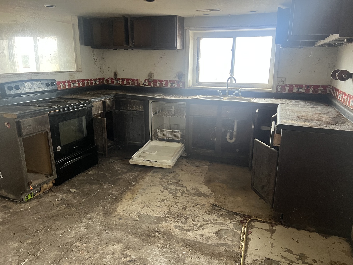 720 East Marion Street Clinton, IL 61727 - Photo 14 of 29 a kitchen with a stove a sink and a microwave