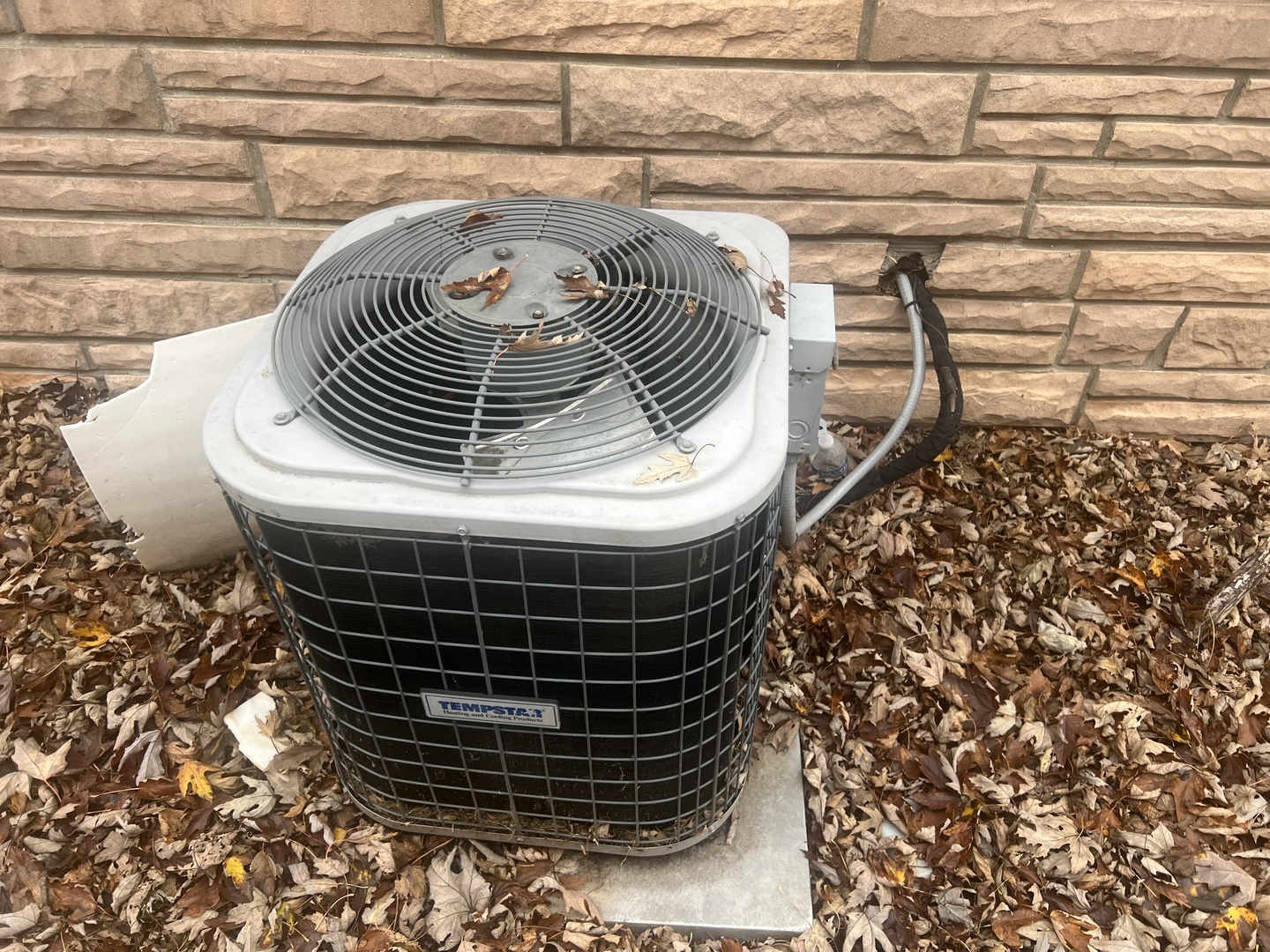 720 East Marion Street Clinton, IL 61727 - Photo 18 of 29 a view of entryway