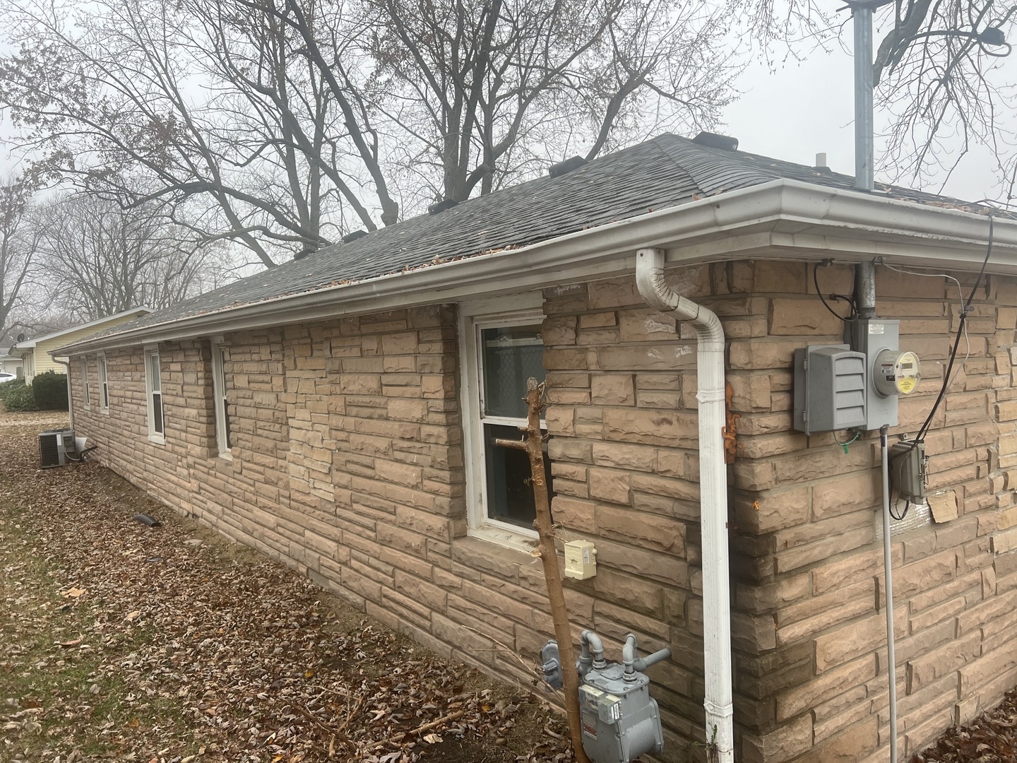 720 East Marion Street Clinton, IL 61727 - Photo 2 of 29 a front view of a house with mountain