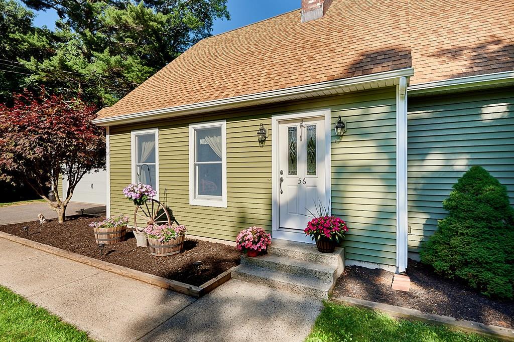 56 Pomeroy Meadow Road Southampton, MA 01073 - Photo 4 of 39