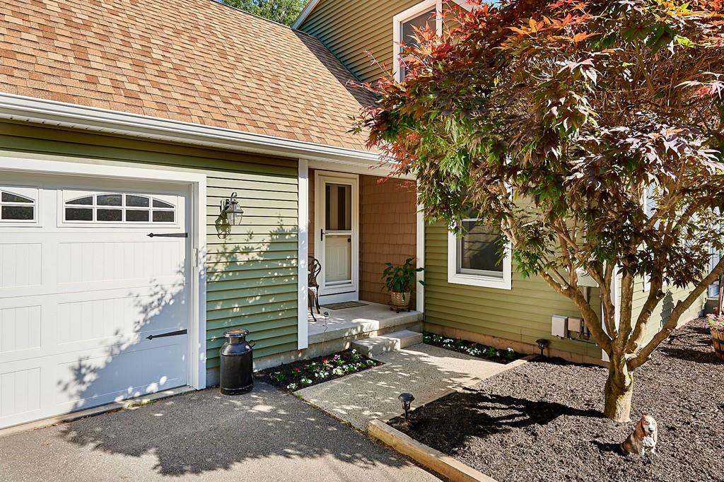 56 Pomeroy Meadow Road Southampton, MA 01073 - Photo 5 of 39