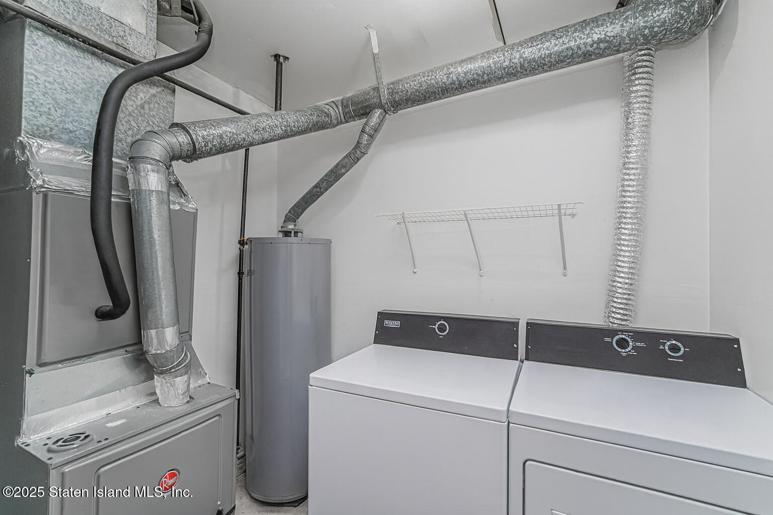 22 Regis Drive Staten Island, NY 10314 - Photo 13 of 22 a utility room with dryer and washer