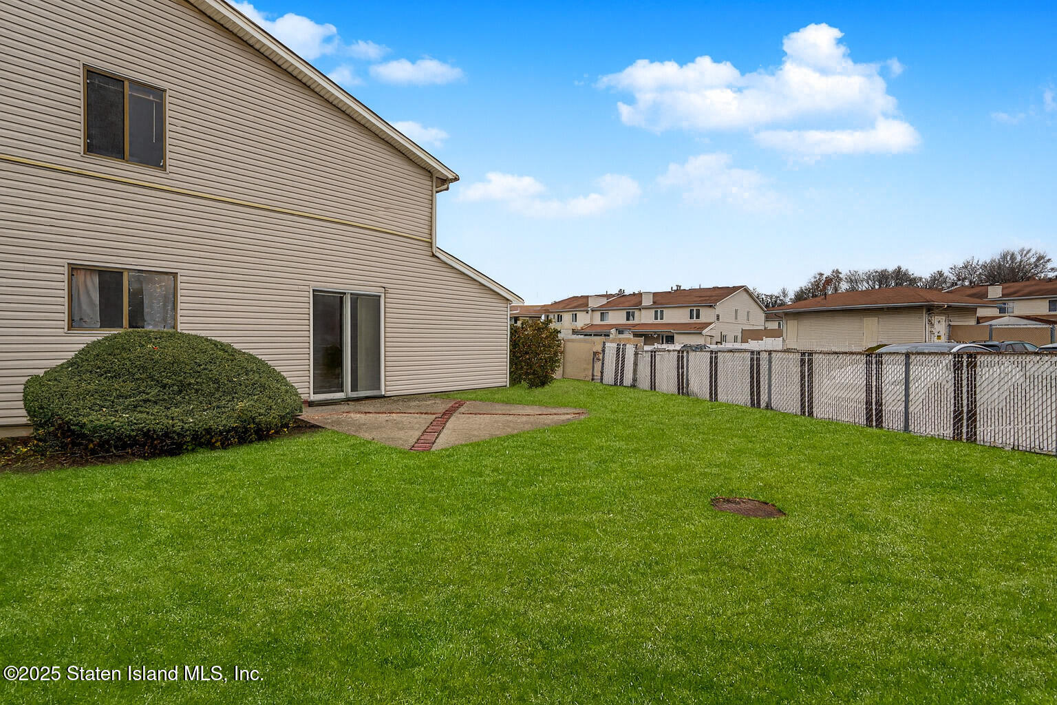22 Regis Drive Staten Island, NY 10314 - Photo 21 of 22 a view of a backyard with plants and a garden