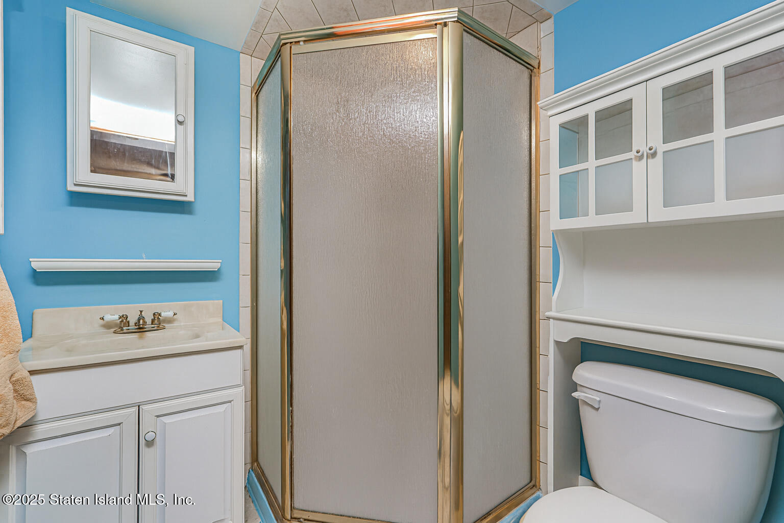 22 Regis Drive Staten Island, NY 10314 - Photo 7 of 22 a close view of a washer and dryer