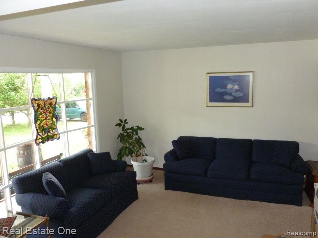 96 Foxboro Drive Rochester, MI 48309 - Photo 5 of 25 P1040352.jpg