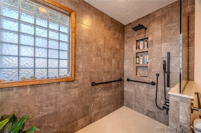 $970,000 | 13715 Industry Road, Lebanon, MO 65536