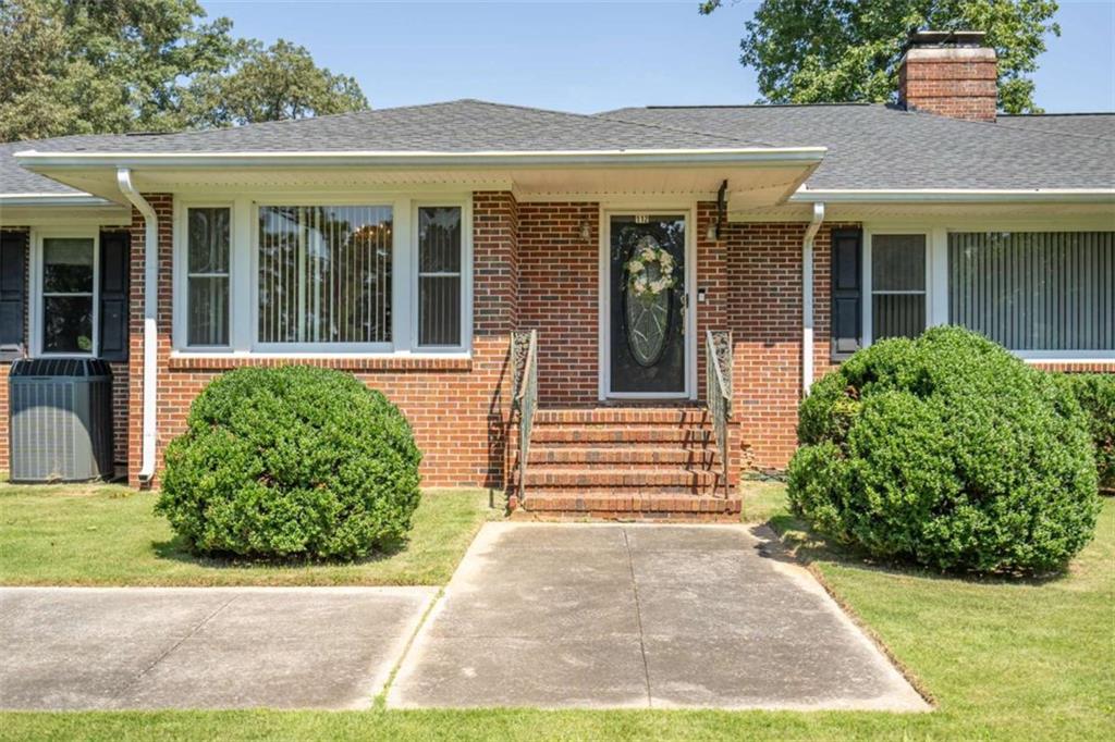 112 College Circle Cedartown, GA 30125 - Photo 4 of 35 front view of a house