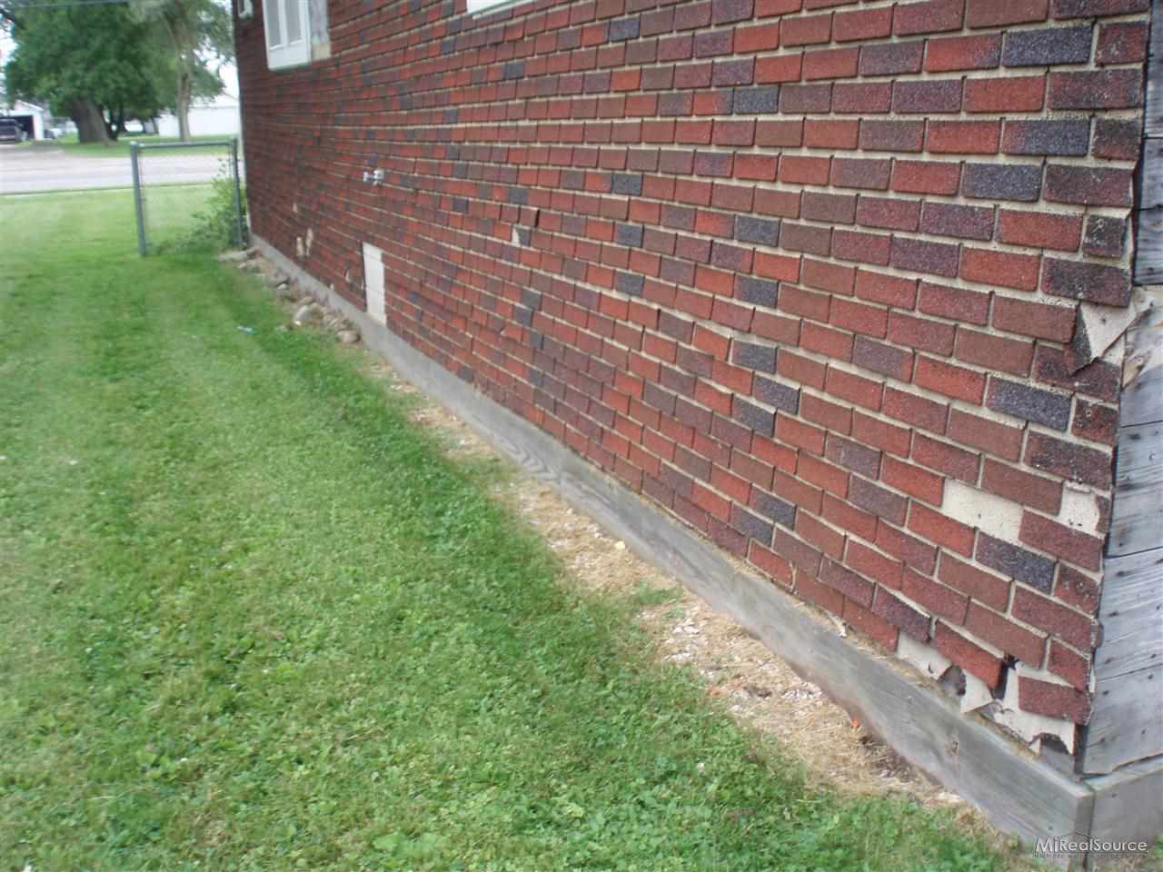 6020 Pointe Tremble Road Algonac, MI 48001 - Photo 5 of 30 31158871-4.JPG