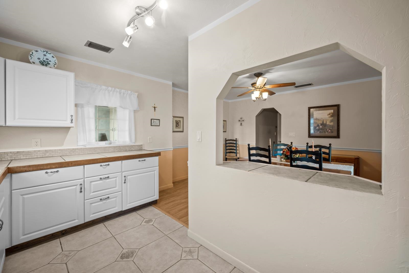 345 Cypress Road St. Augustine, FL 32086 - Photo 22 of 56 a living room with granite countertop furniture and a large mirror