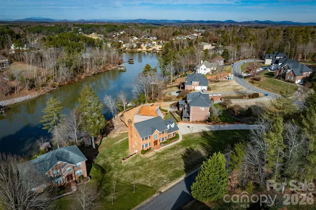 $1,500,000 | 46 Mariners Point Lane, Hickory, NC 28601