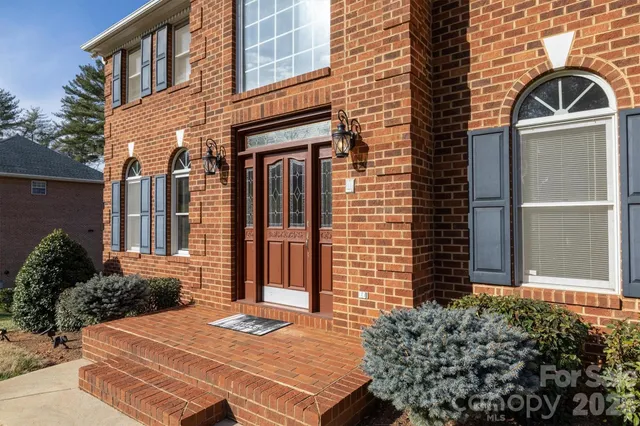 $1,500,000 | 46 Mariners Point Lane, Hickory, NC 28601