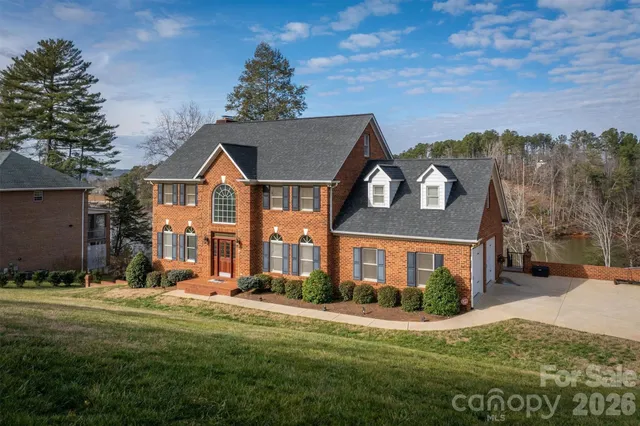 $1,500,000 | 46 Mariners Point Lane, Hickory, NC 28601