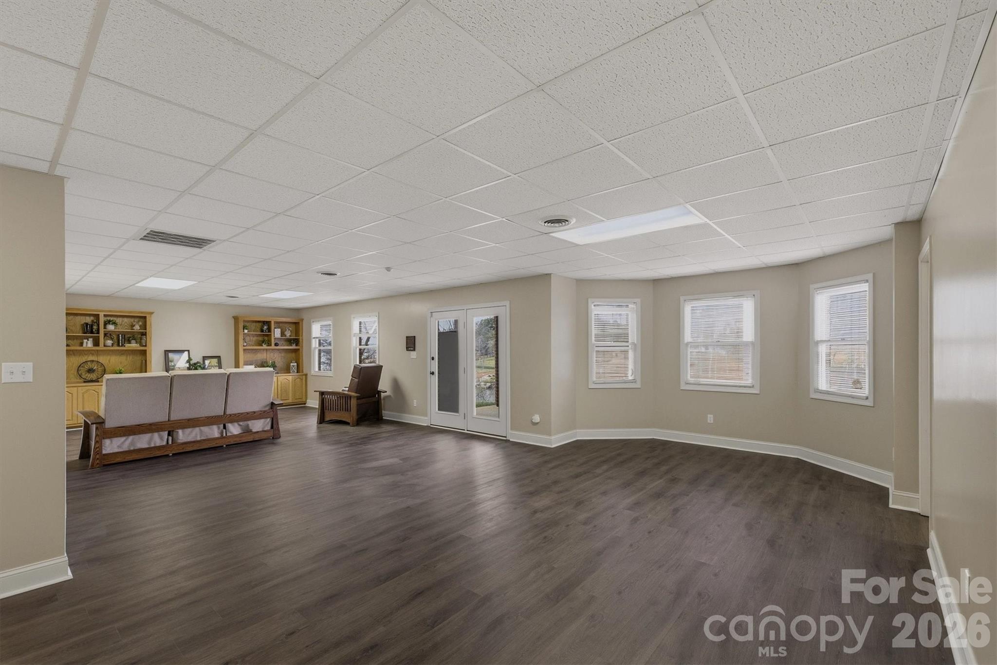 46 Mariners Point Lane Hickory, NC 28601 - Photo 33 of 43 a view of a livingroom with wooden floor and a ceiling fan