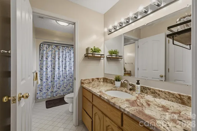 $1,500,000 | 46 Mariners Point Lane, Hickory, NC 28601