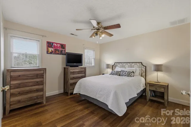 $1,500,000 | 46 Mariners Point Lane, Hickory, NC 28601