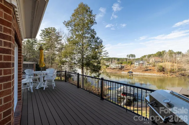 $1,500,000 | 46 Mariners Point Lane, Hickory, NC 28601