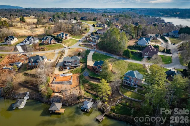 $1,500,000 | 46 Mariners Point Lane, Hickory, NC 28601