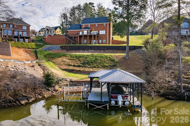 $1,500,000 | 46 Mariners Point Lane, Hickory, NC 28601