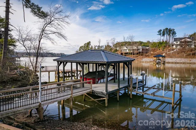 $1,500,000 | 46 Mariners Point Lane, Hickory, NC 28601