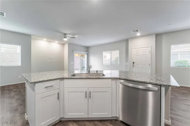 $2,200 | 4730 Ridgeley Avenue, Unit 103, North Las Vegas, NV 89084