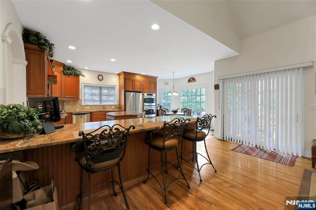22 Meadowlake Drive Mahwah, NJ 07430 - Photo 11 of 39