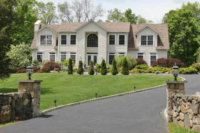 502 West Hill Road Stamford, CT 06902 - Photo 1 of 1 Gallery Image 1