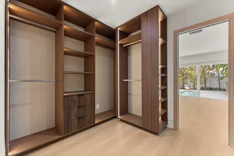 a view of livingroom with furniture