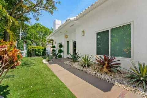 a view of a house with backyard and a patio