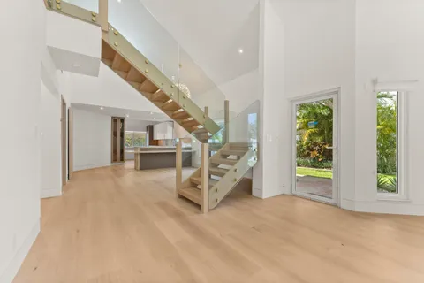 a view of entryway with livingroom