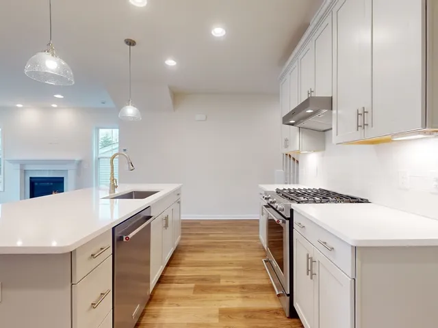 $4,975 | 106 Heron Lane, Unit 106, Sudbury, MA 01776