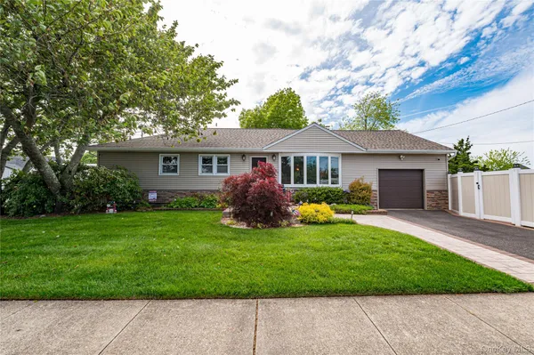 $599,000 | 19 Buchanan Avenue, Amity Harbor, NY 11701