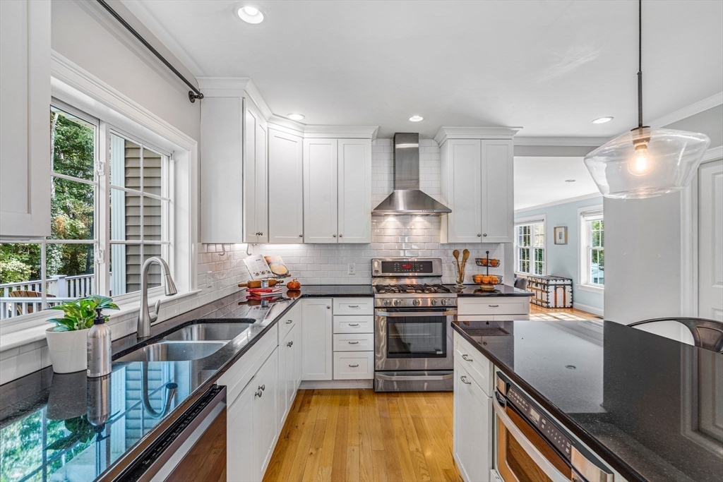 79 Robbins Street Acton, MA 01720 - Photo 4 of 27