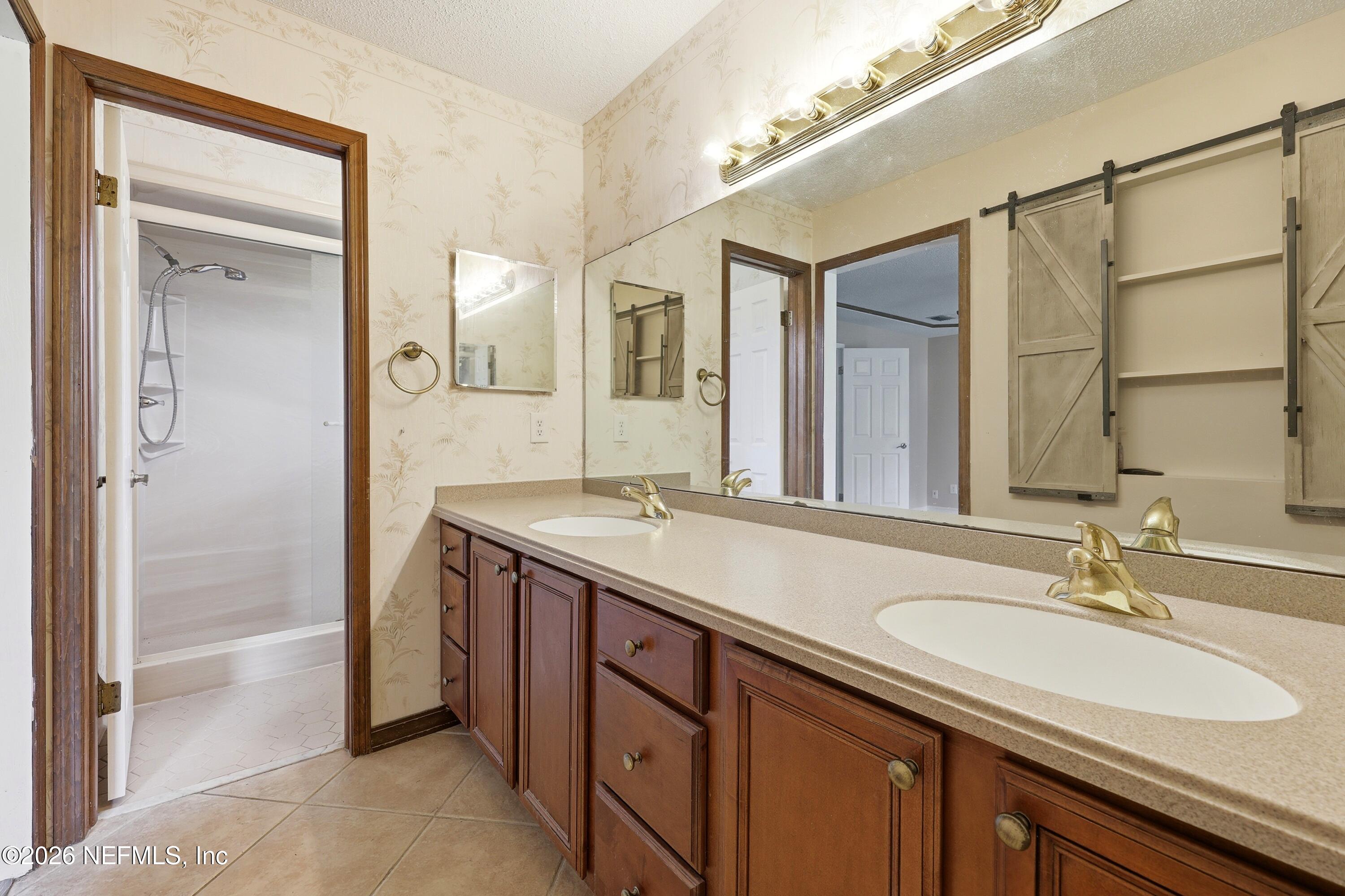 346 Foxridge Road Orange Park, FL 32065 - Photo 8 of 32 Primary bathroom
