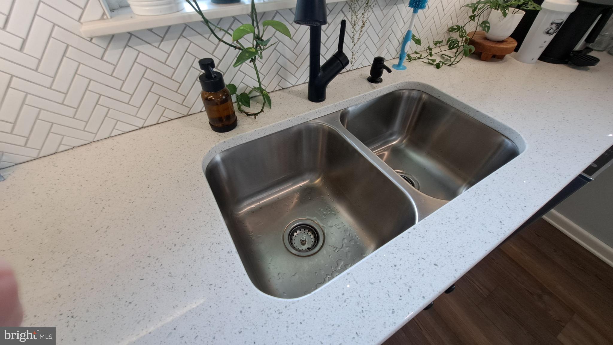 569 Sparton Road York, PA 17403 - Photo 12 of 37 Quartz Counter Tops