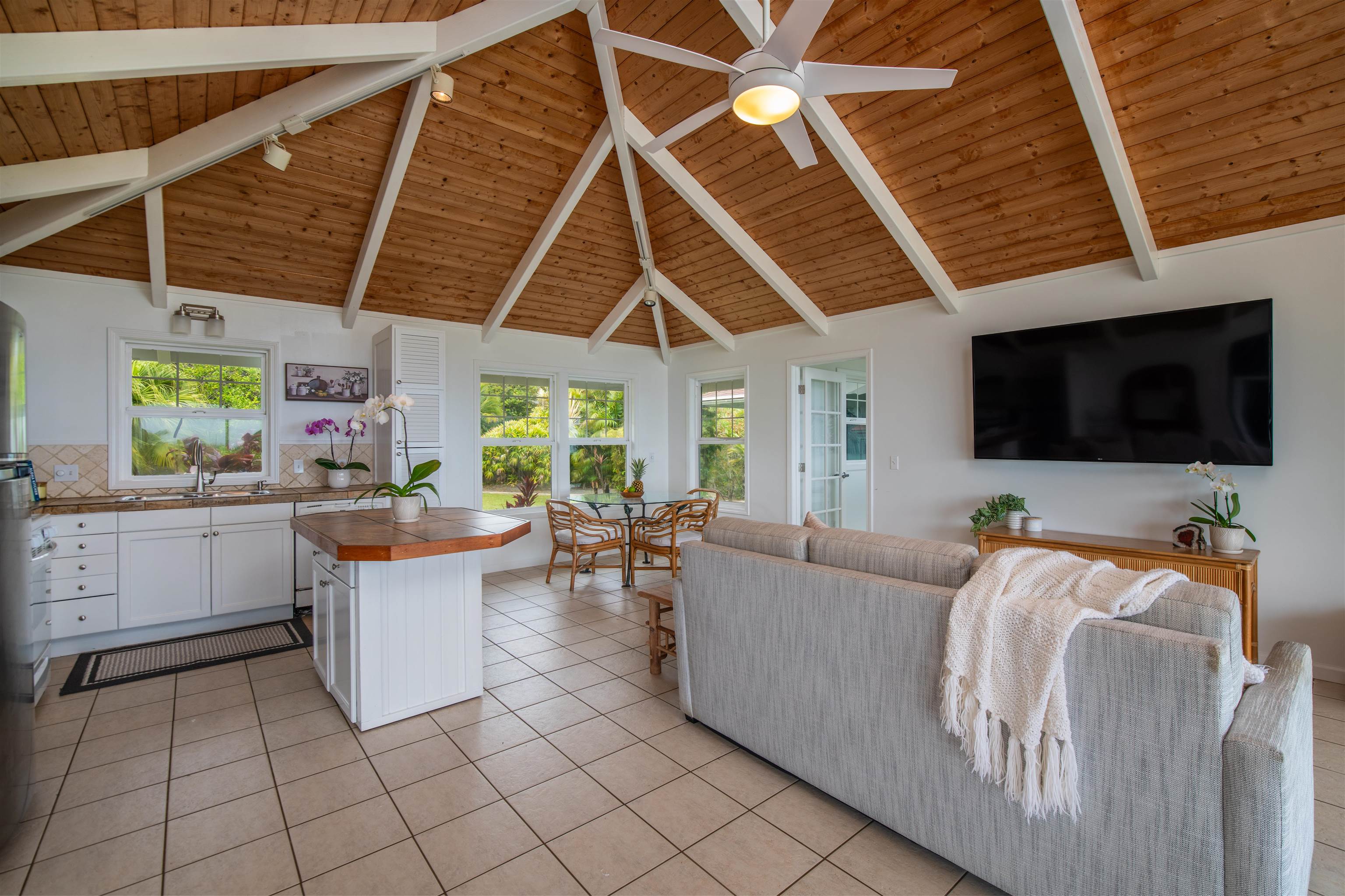 56 Hanauana Road Haiku, HI 96708 - Photo 5 of 28