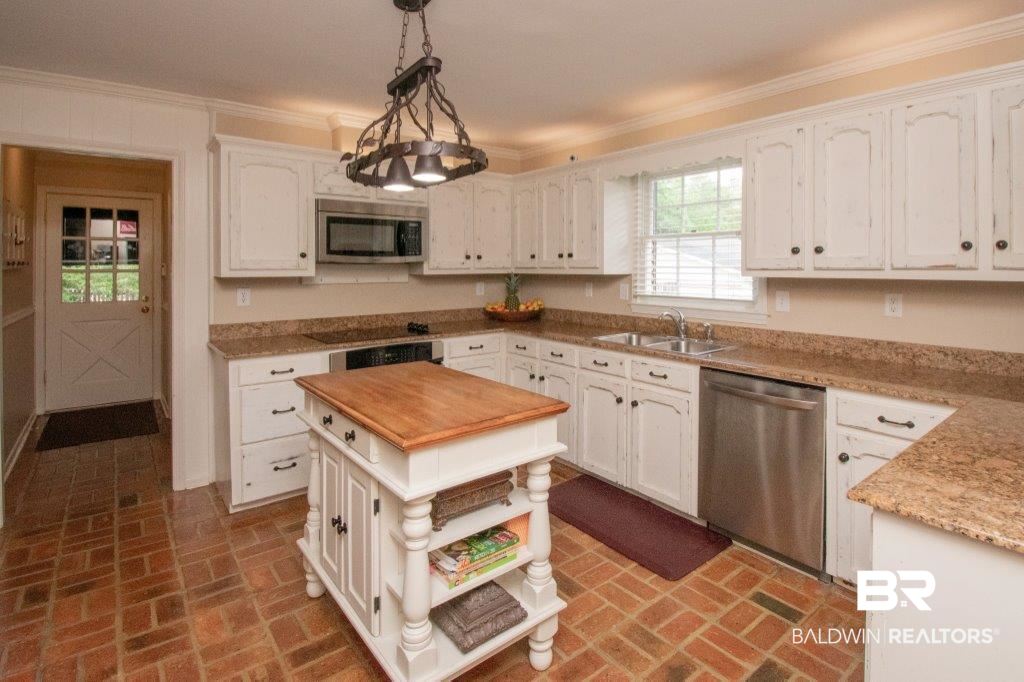558 Shenandoah Road West Mobile, AL 36608 - Photo 9 of 32