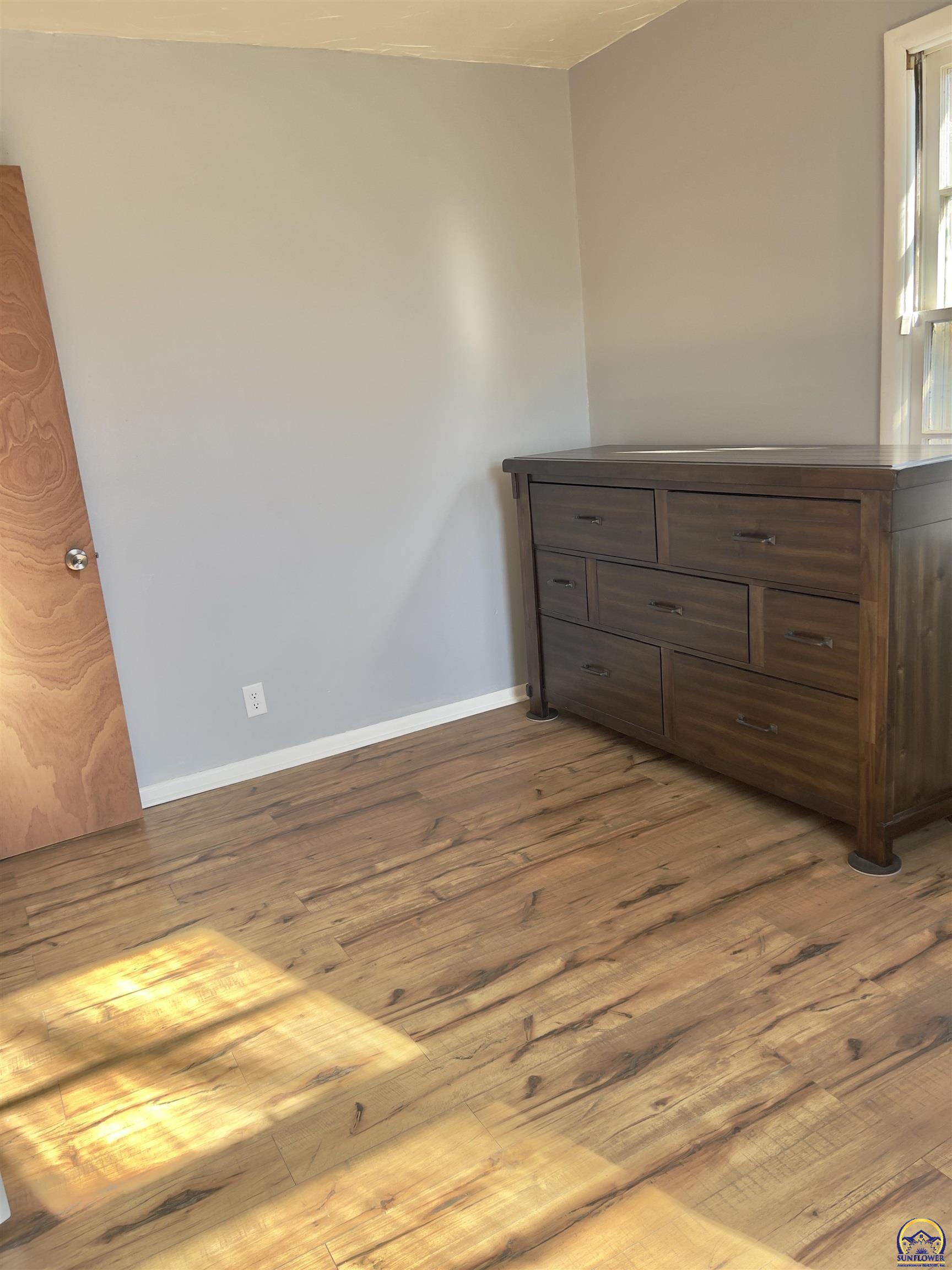 4839 Southwest 18th Street Topeka, KS 66604 - Photo 5 of 13