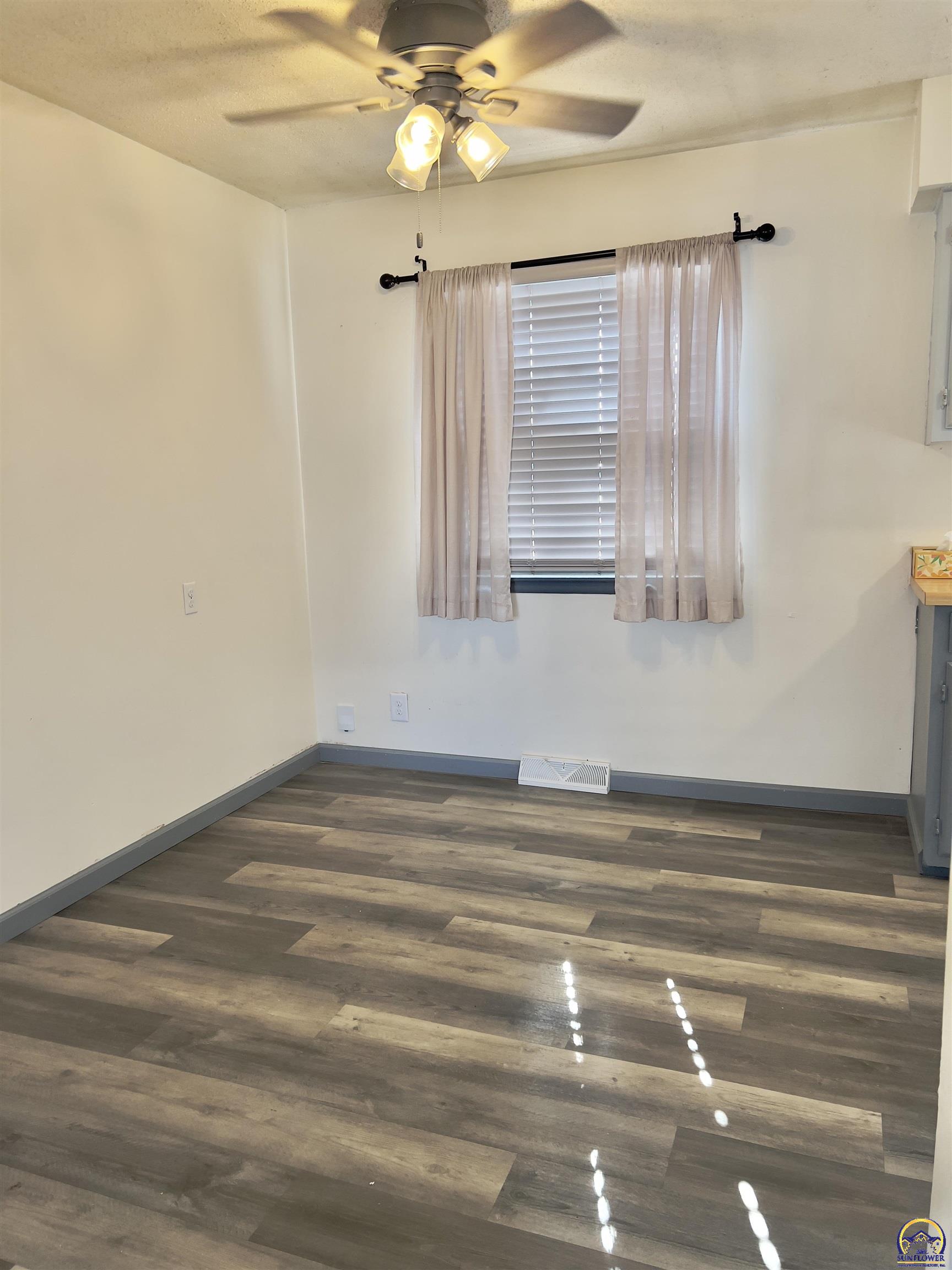 4839 Southwest 18th Street Topeka, KS 66604 - Photo 9 of 13