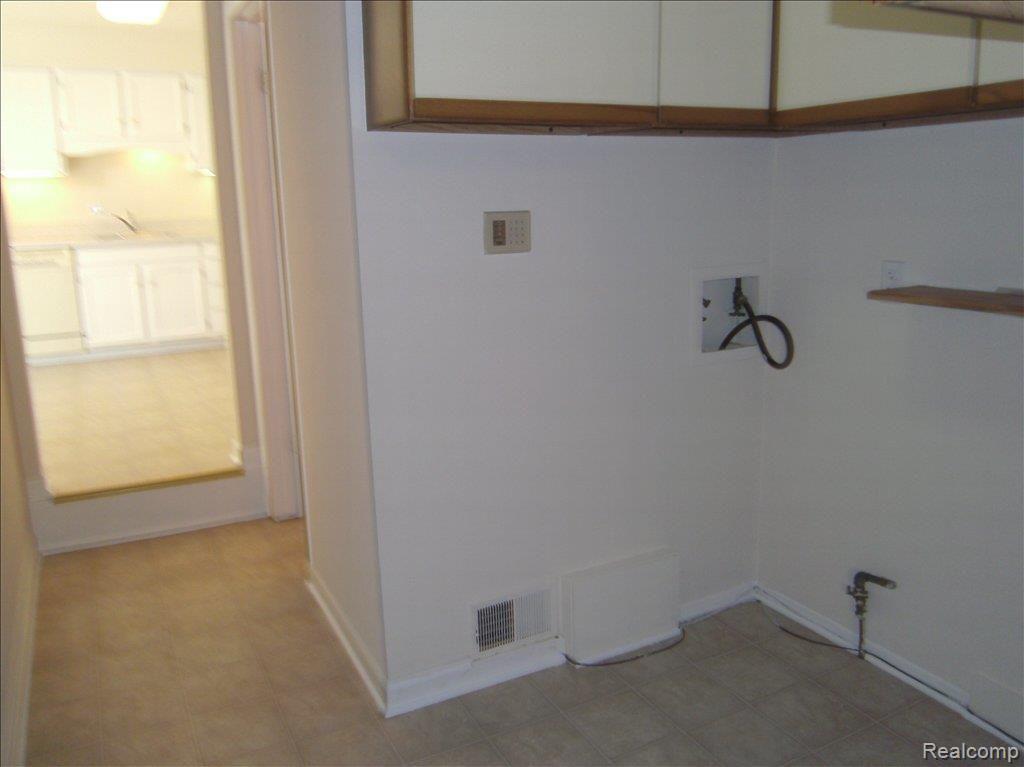 14 Kirks Court Rochester, MI 48309 - Photo 6 of 9 SANY0164
