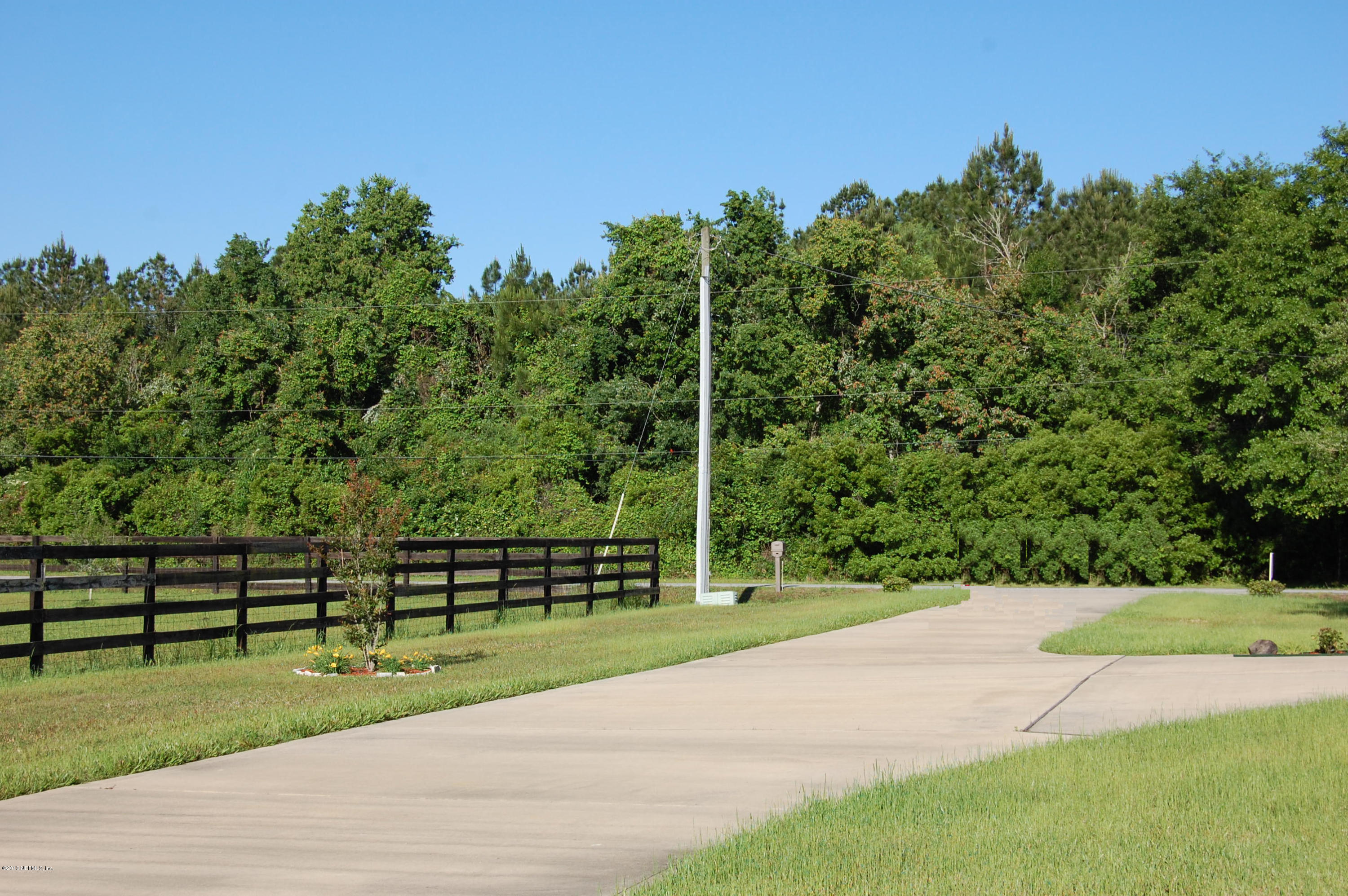 5313 Manning Cemetery Road Jacksonville, FL 32234 - Photo 9 of 51 Driveway from side entry garage to stree