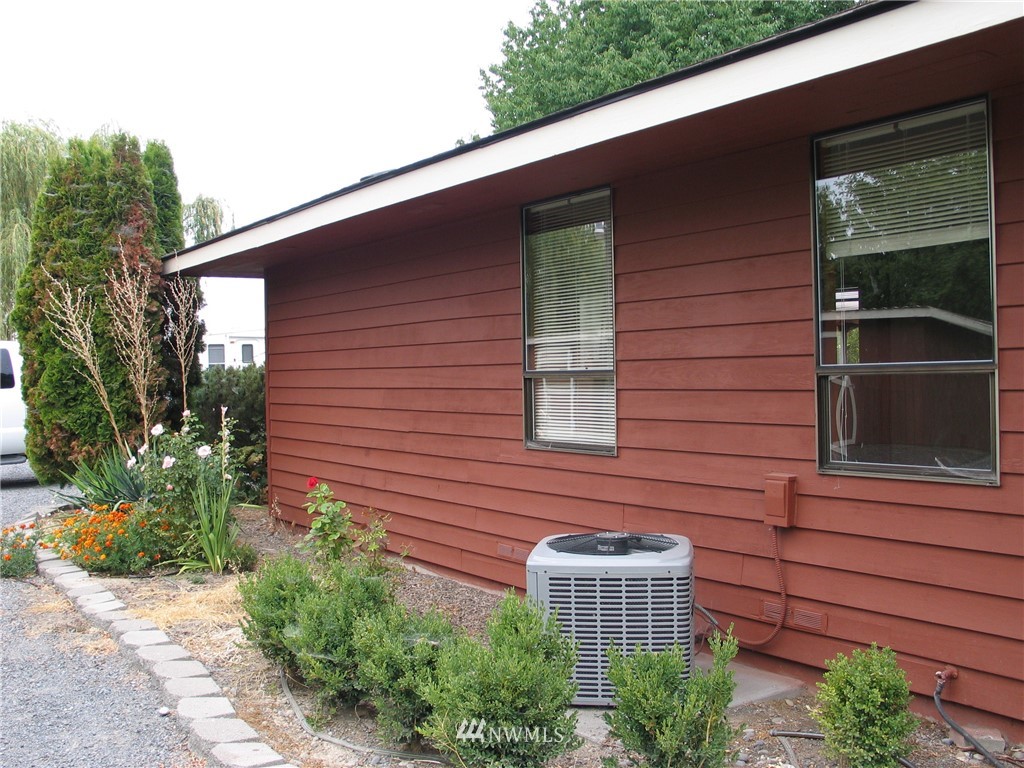 2352 Valley Road Northeast Moses Lake, WA 98837 - Photo 8 of 23 Gallery Image 8