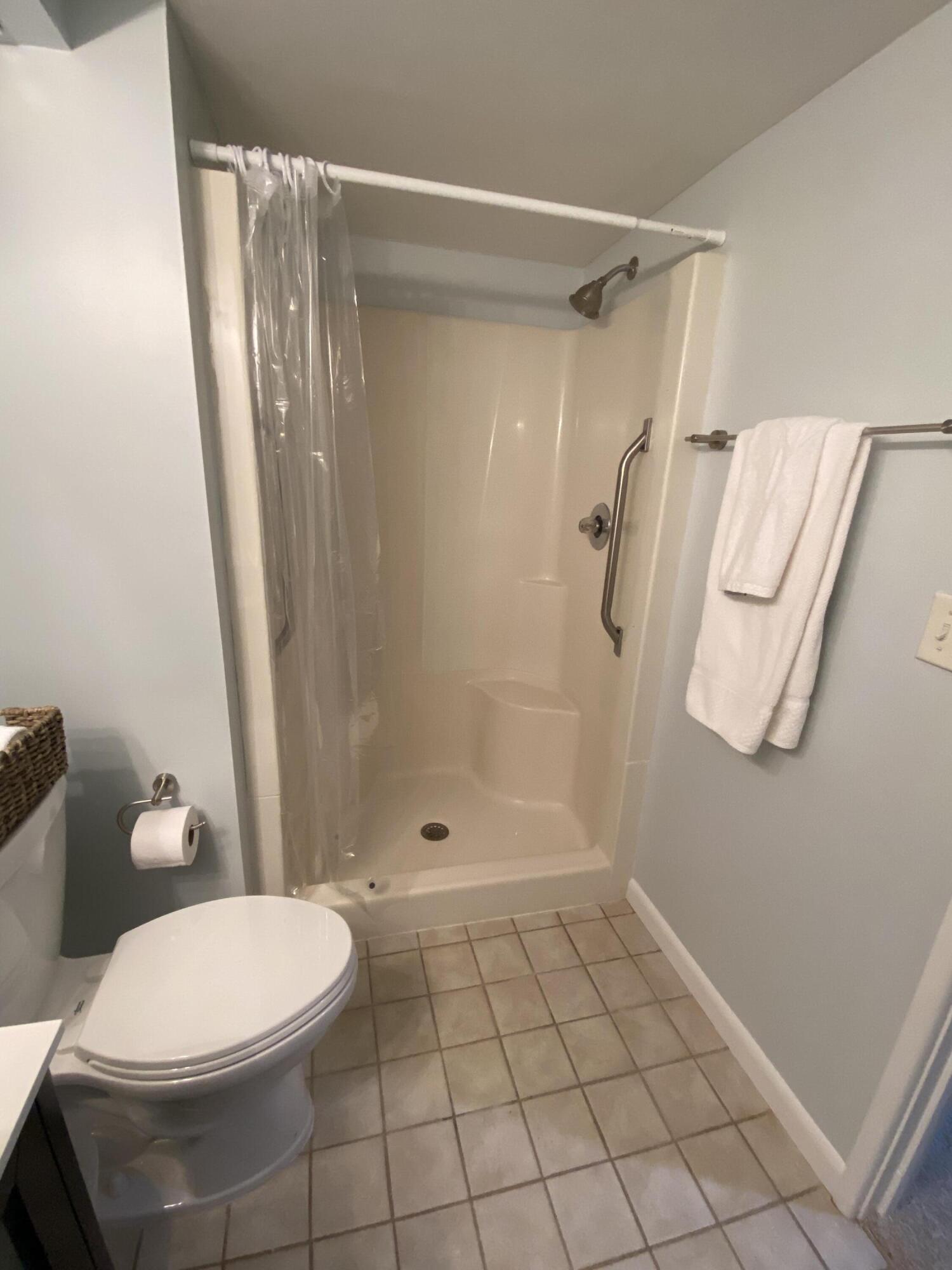 1325 South Maple Road, Unit 103 Ann Arbor, MI 48103 - Photo 18 of 26 Master shower